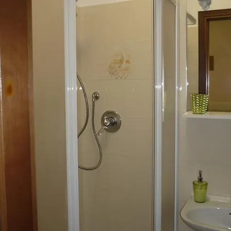 Serbelloni Holiday 20 *