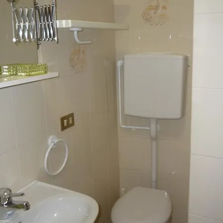 Serbelloni Holiday 20 *