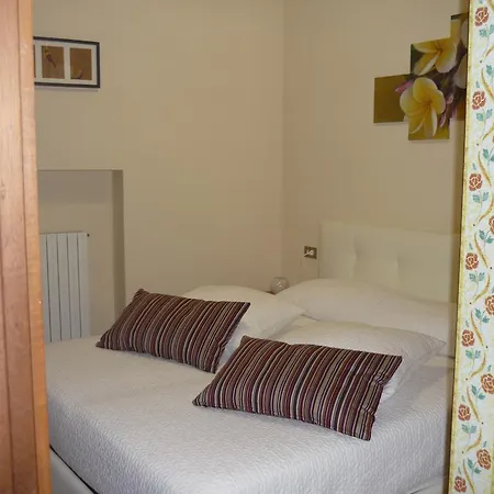 Serbelloni Holiday 20 *